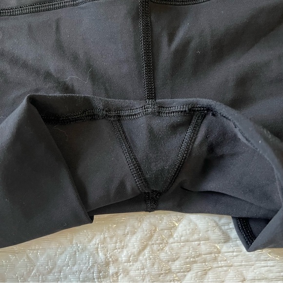 Lululemon women black workout capri pant black mesh side pull on zip pocket Sz 8 - Picture 10 of 15
